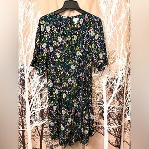Old Navy Faux Wrap Flowy Sleeve Flower Dress - 1X Plus
